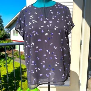 Torrid Gray Feather Print Chiffon Blouse Size 0
